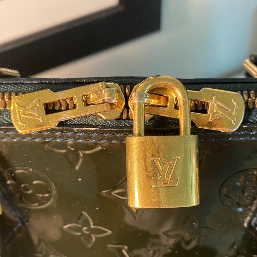 Louis Vuitton GM Alma Vernis in Bleu Nuit COA - Picture 7 of 16